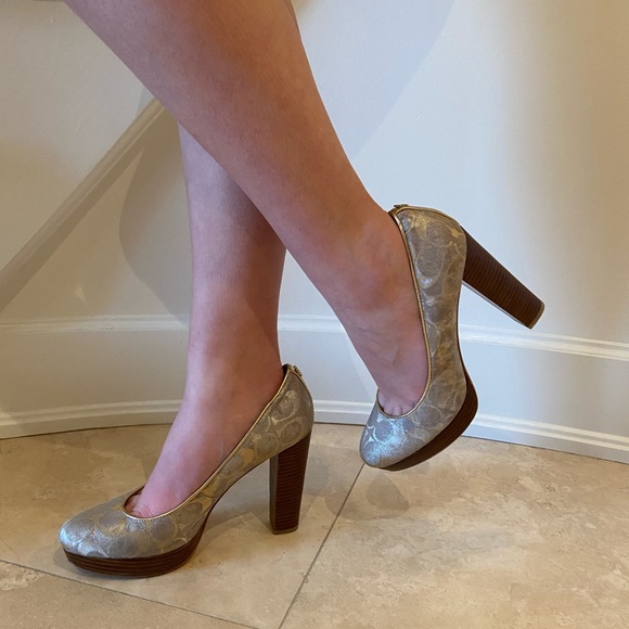 LAST CHANCE!  COACH "Tristian" Signature Pattern Pump in Gold - Picture 12 of 13